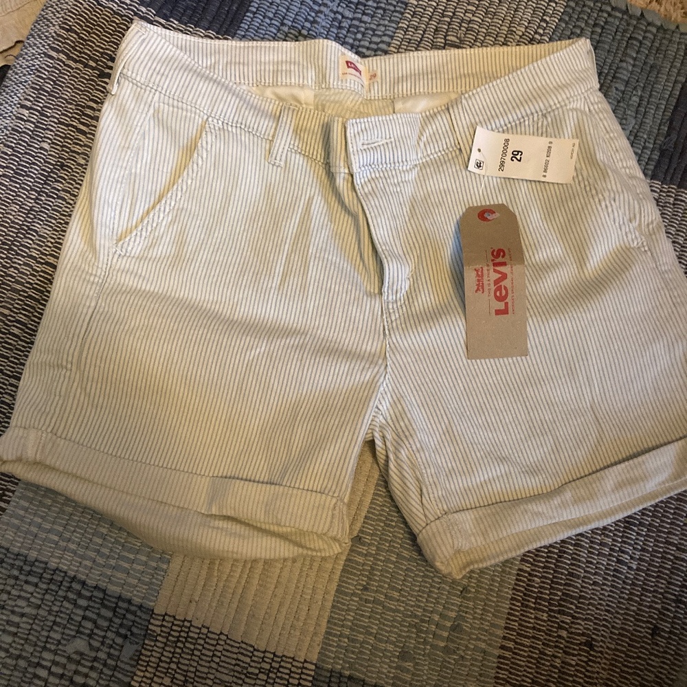 Levi’s classic shorts women’s
